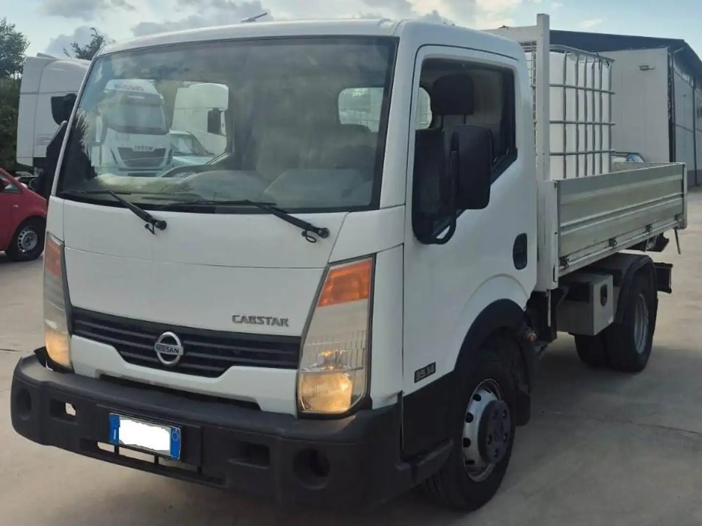 Nissan Cabstar 35.14 cassone ribaltabile trilaterale euro5b 2013 Bianco - 1