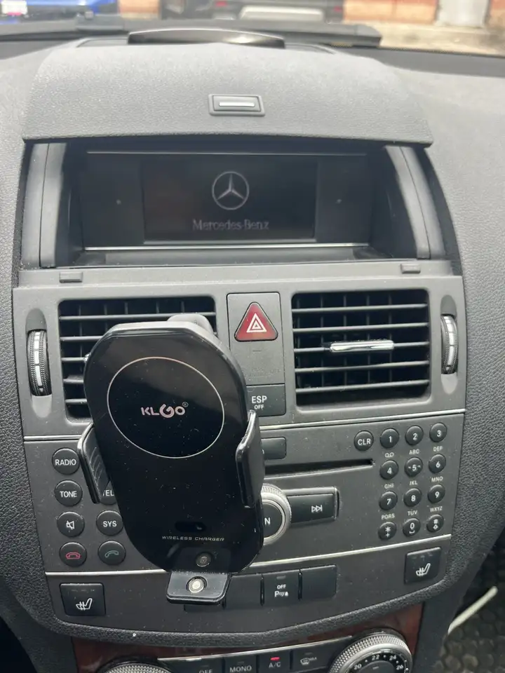 Mercedes-Benz C-Class снимка Mercedes-Benz C-Class