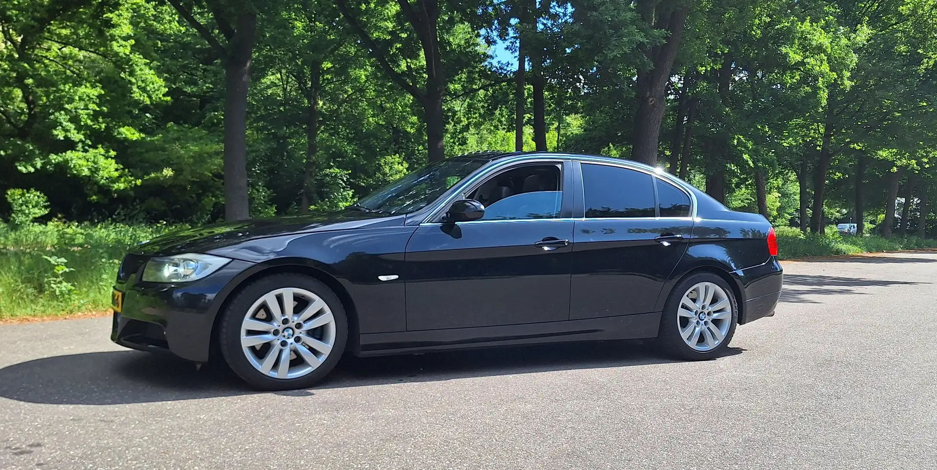BMW 330 330 330i Zwart - 2