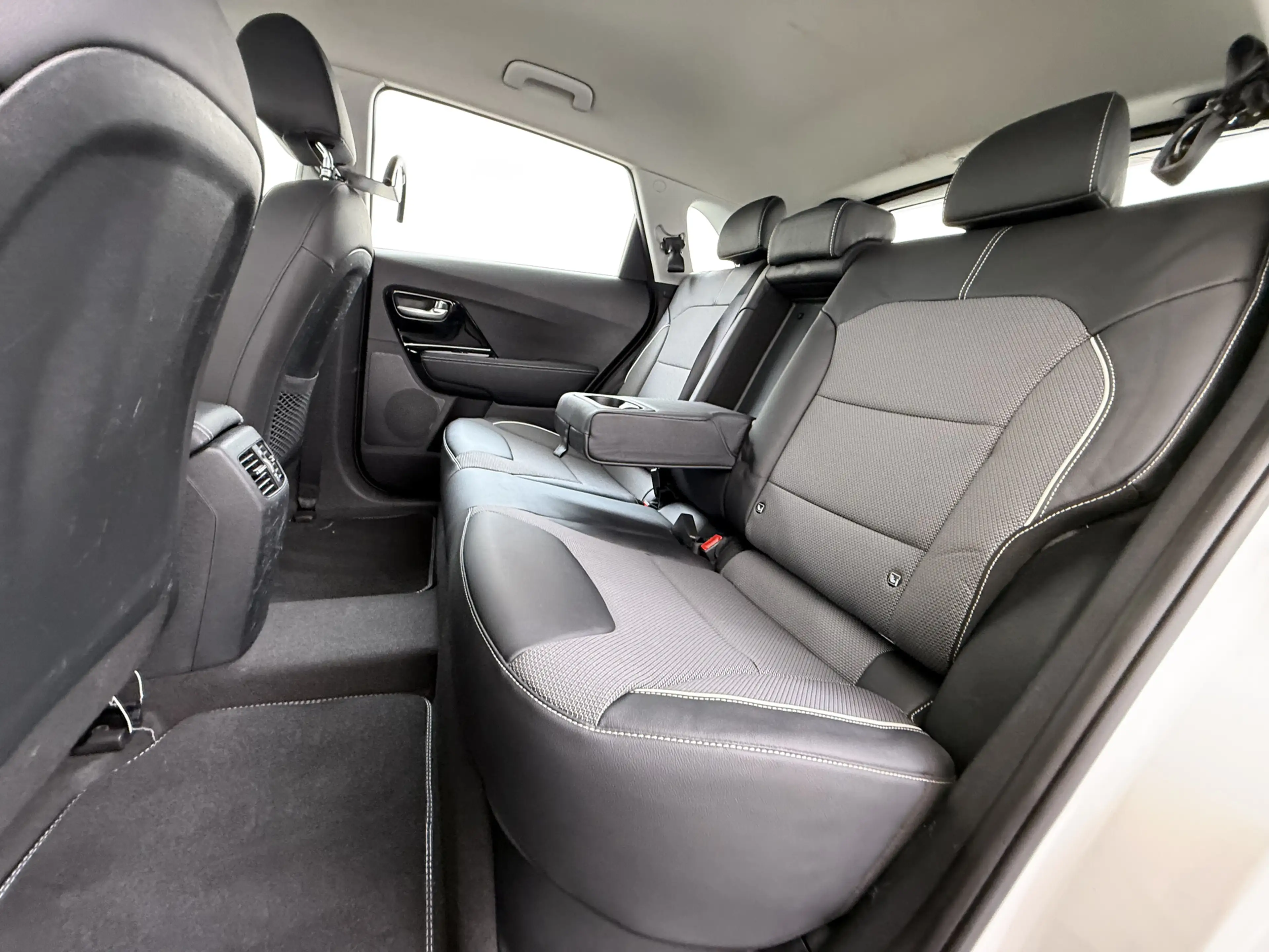 Kia e-Niro DynamicLine 64kWh 204PK Warmtepomp SOH 98% Camera — photo 13
