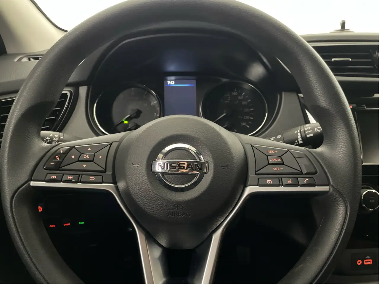 Nissan Qashqai снимка Nissan Qashqai