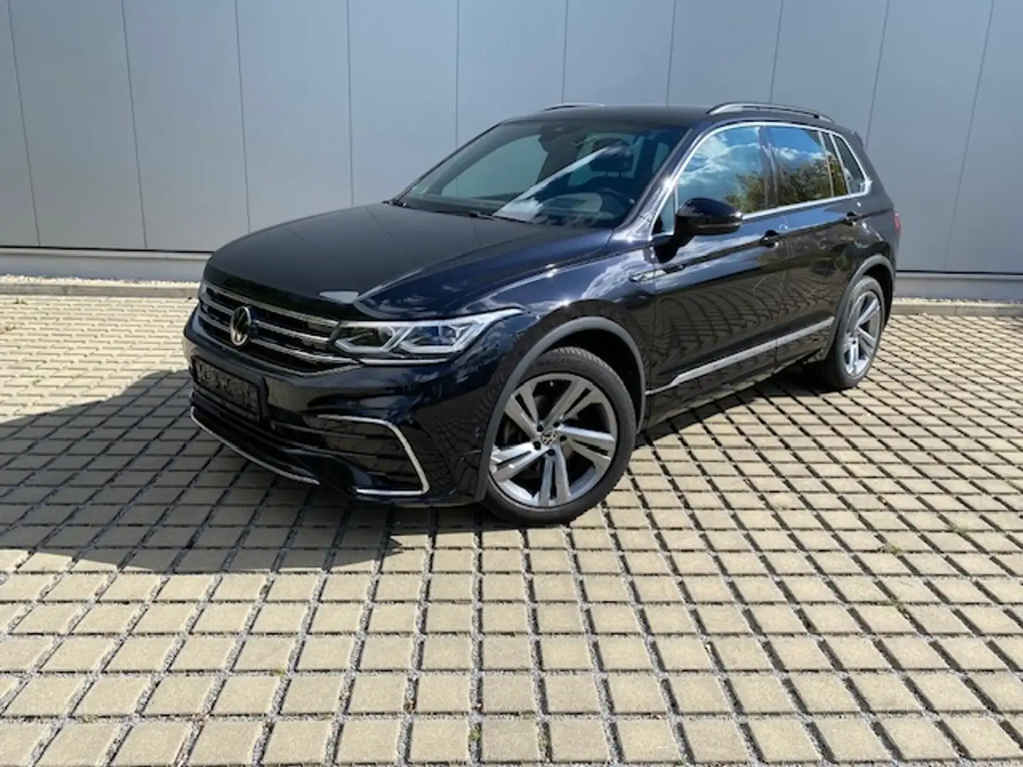 Volkswagen Tiguan 1.5 TSI DSG R-Line AHK/MATRIX/NAVI-PRO/HEAD-UP/AR Schwarz - 2
