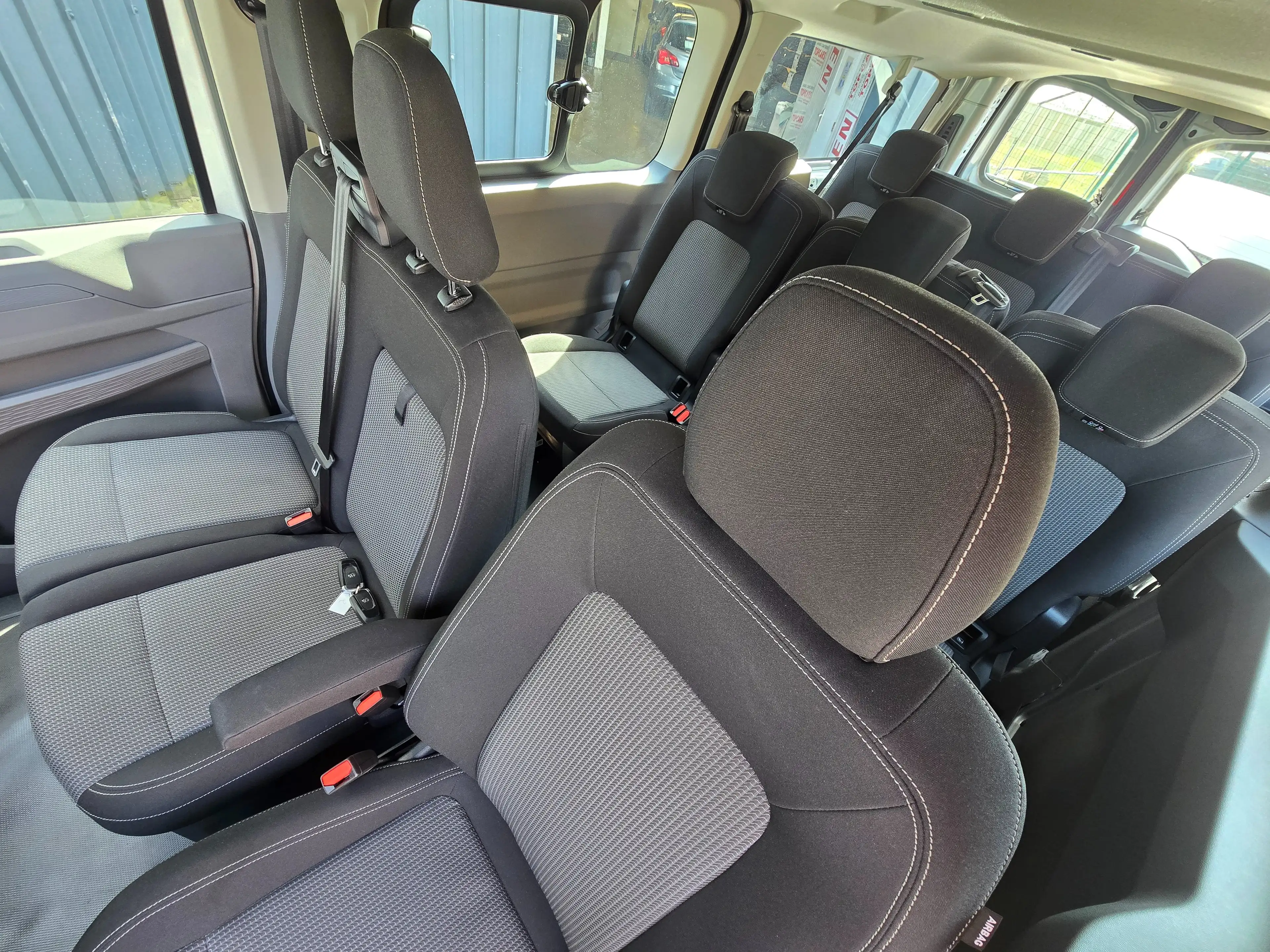 Volkswagen T7 Kombi Combi 2.0 TDi 4Motion SCR DSG — photo 13