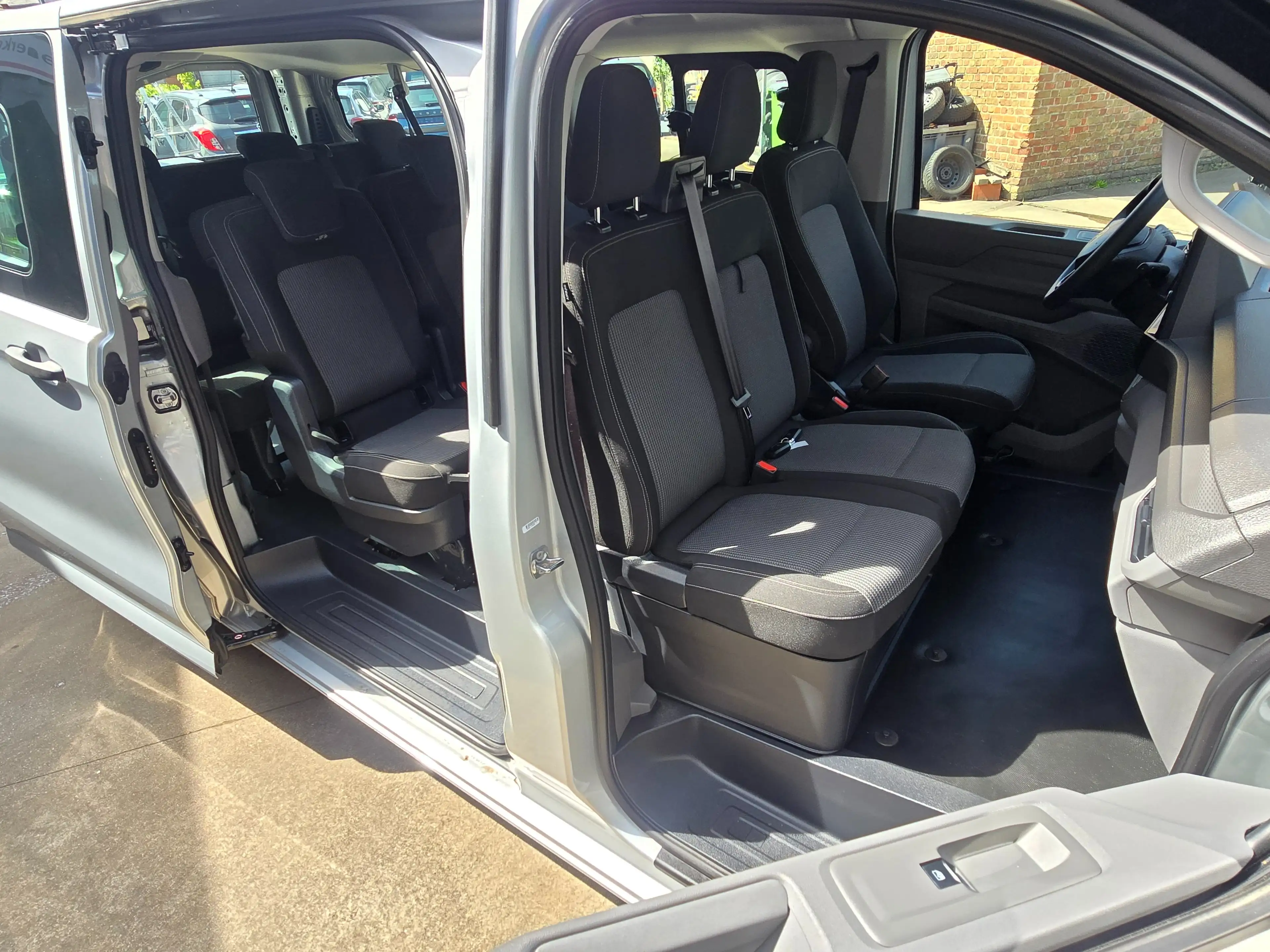 Volkswagen T7 Kombi Combi 2.0 TDi 4Motion SCR DSG — photo 5