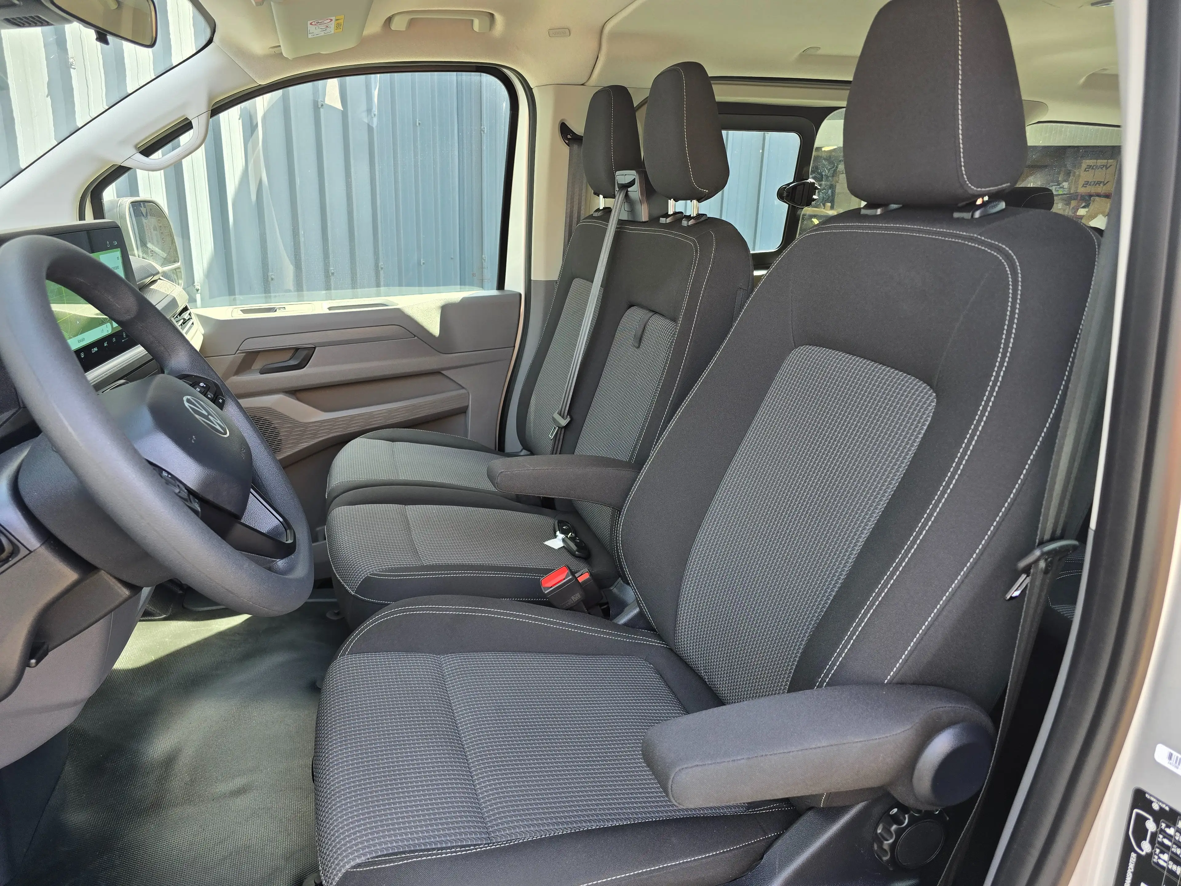 Volkswagen T7 Kombi Combi 2.0 TDi 4Motion SCR DSG — photo 11