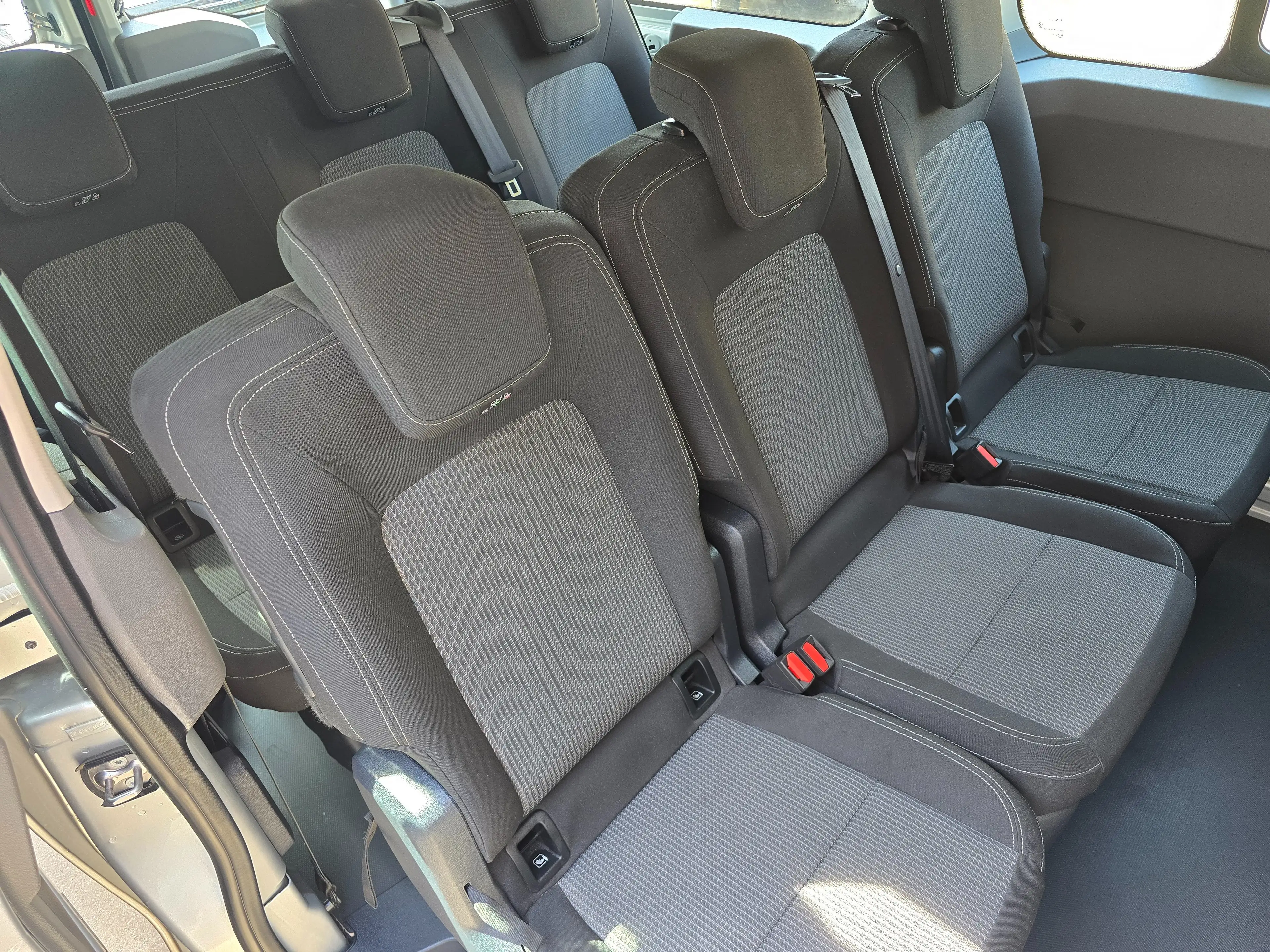 Volkswagen T7 Kombi Combi 2.0 TDi 4Motion SCR DSG — photo 8