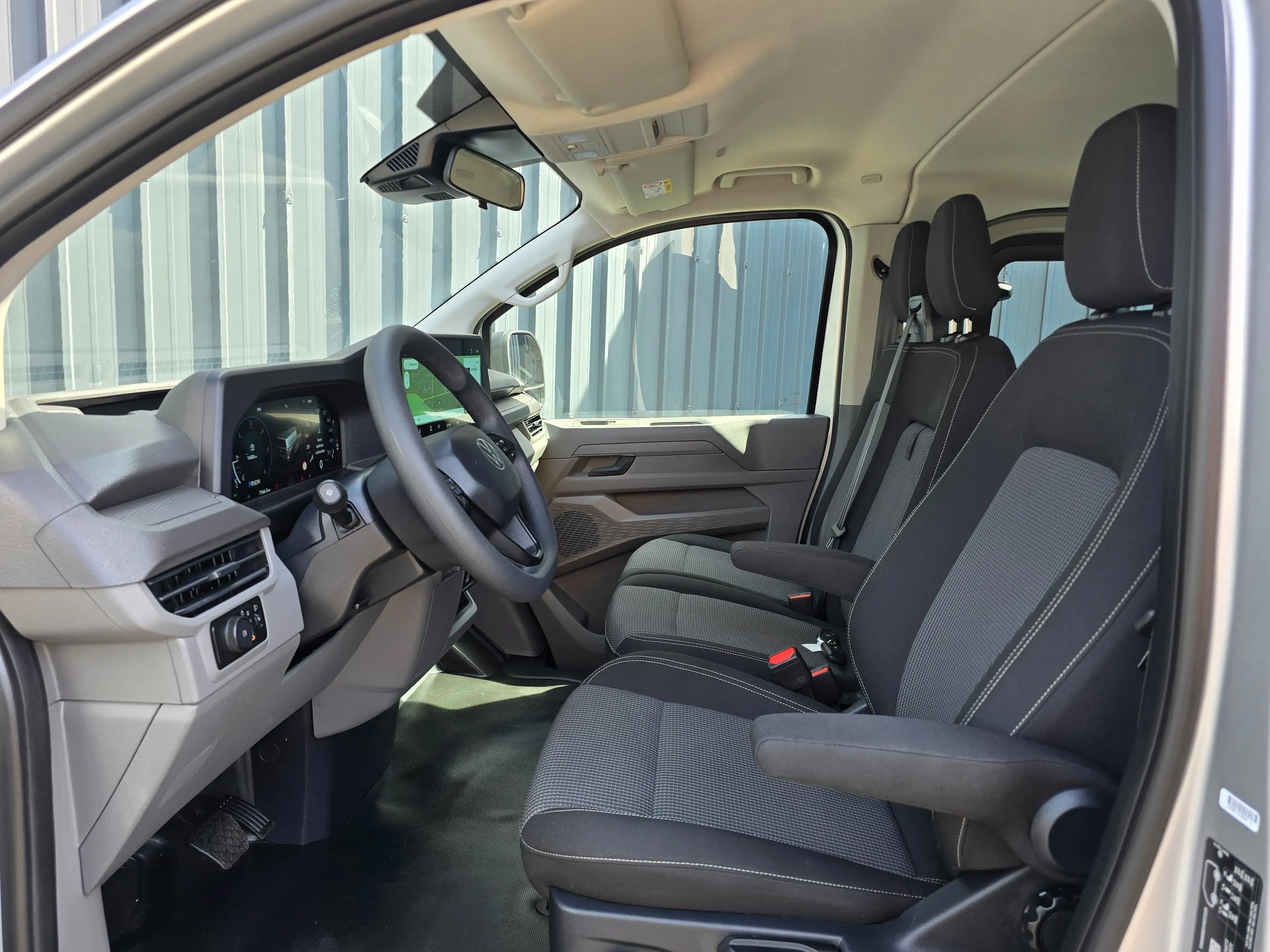 Volkswagen T7 Kombi Combi 2.0 TDi 4Motion SCR DSG — photo 9