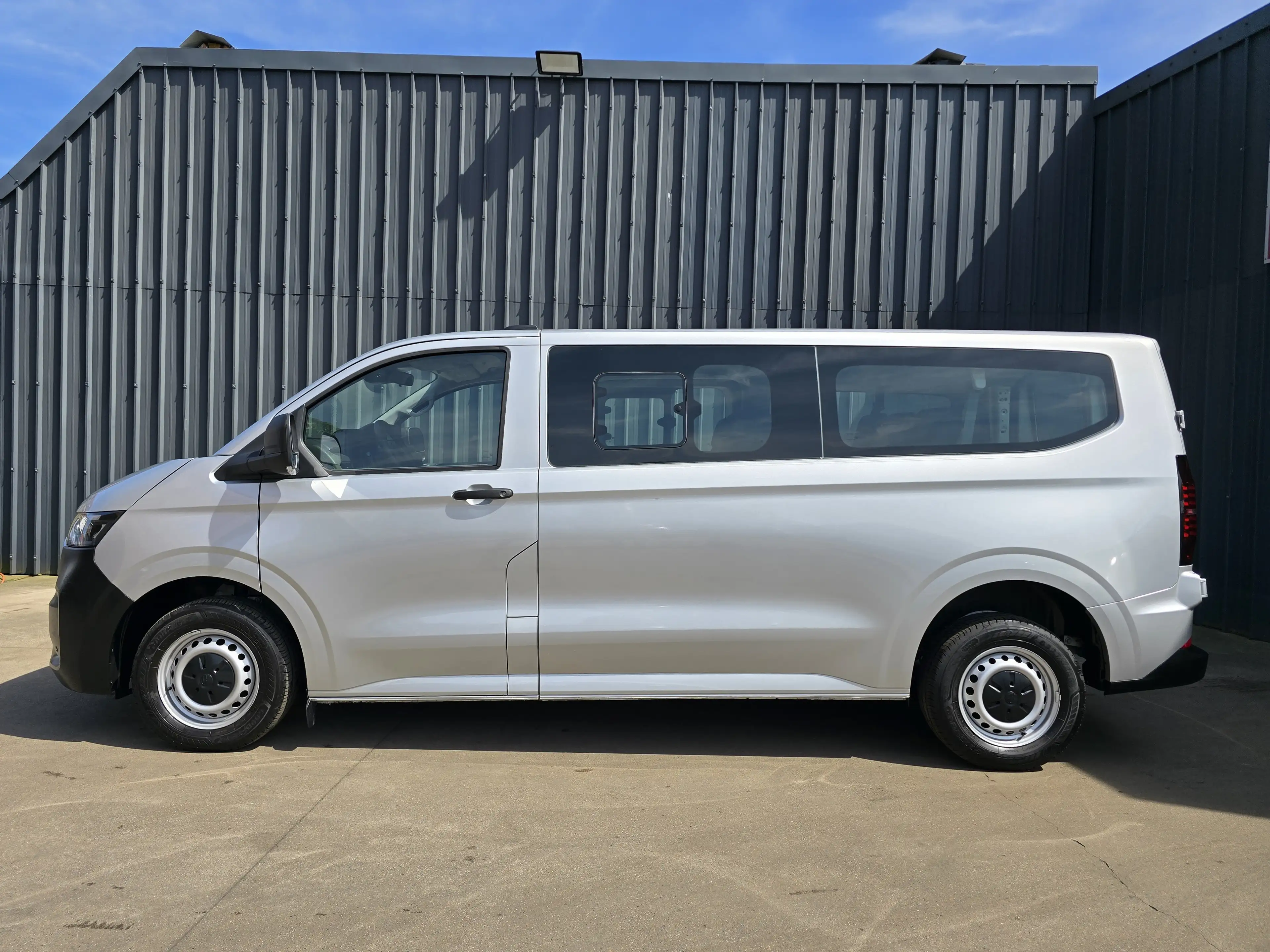 Volkswagen T7 Kombi Combi 2.0 TDi 4Motion SCR DSG — photo 3