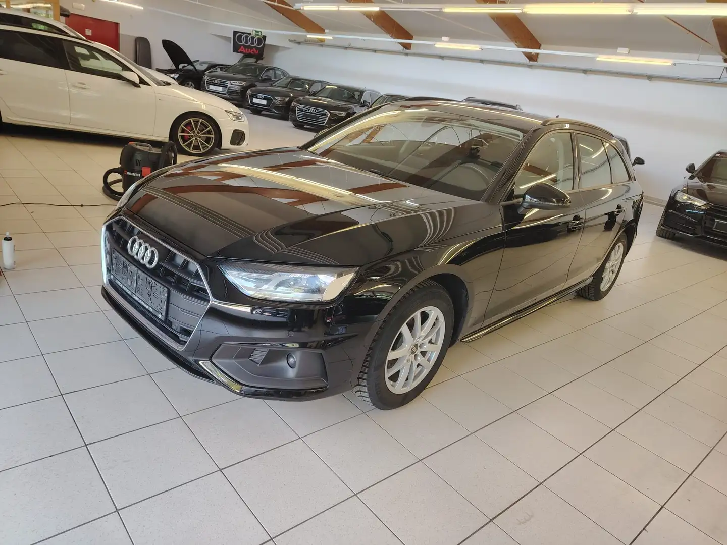 Audi A4 Av Navi,LED,AHK,Active lane,Einparkhilfe plus Schwarz - 1