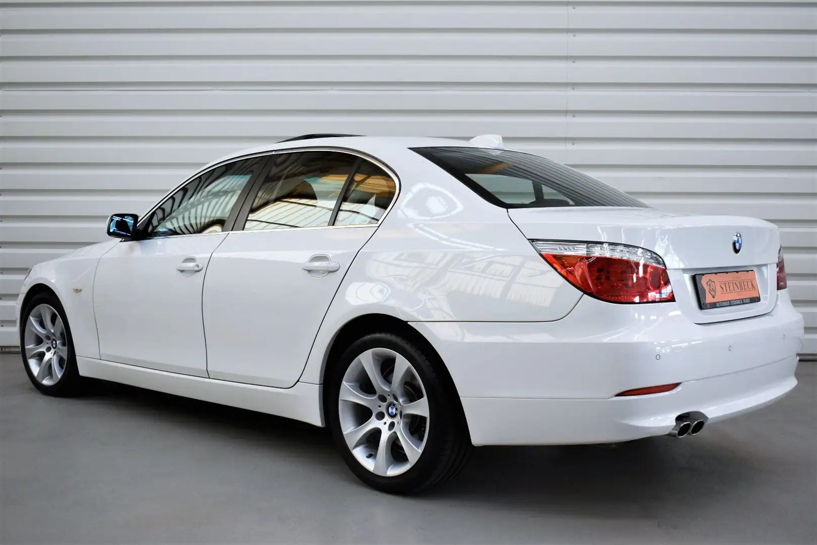 BMW 525 d Limousine+Bi-Xenon+Navi+Tempomat+PDC+SHZ Weiß - 2
