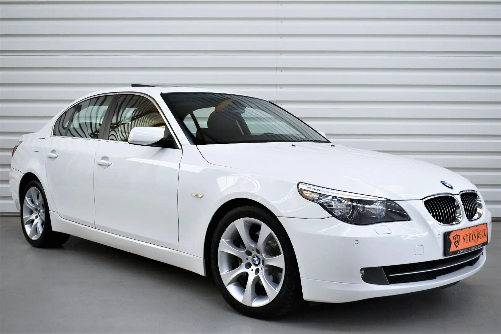 BMW 525 d Limousine+Bi-Xenon+Navi+Tempomat+PDC+SHZ Weiß - 1