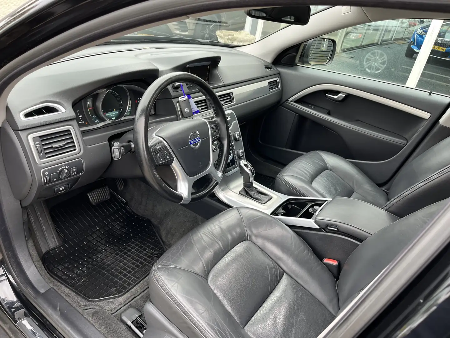 Volvo XC70 2.0 D4 FWD Nordic+ 50% deal 7.475,- ACTIE Schuif-k Schwarz - 2