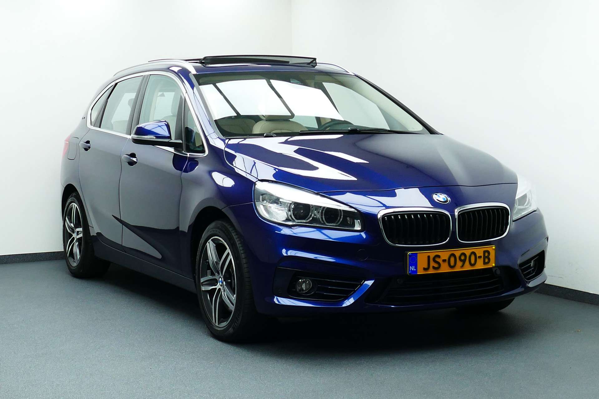2016 BMW 225