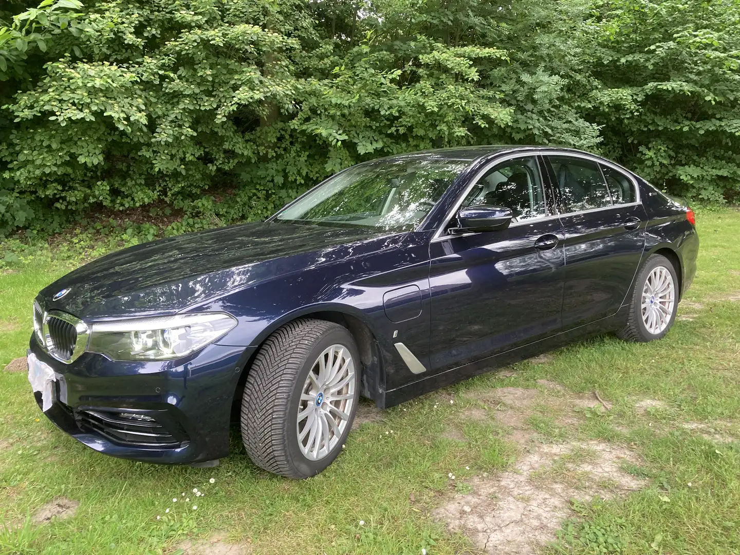 BMW 530 530e iP-SportLine,DAB+,eSportsitze, 18“ Alu Blau - 2