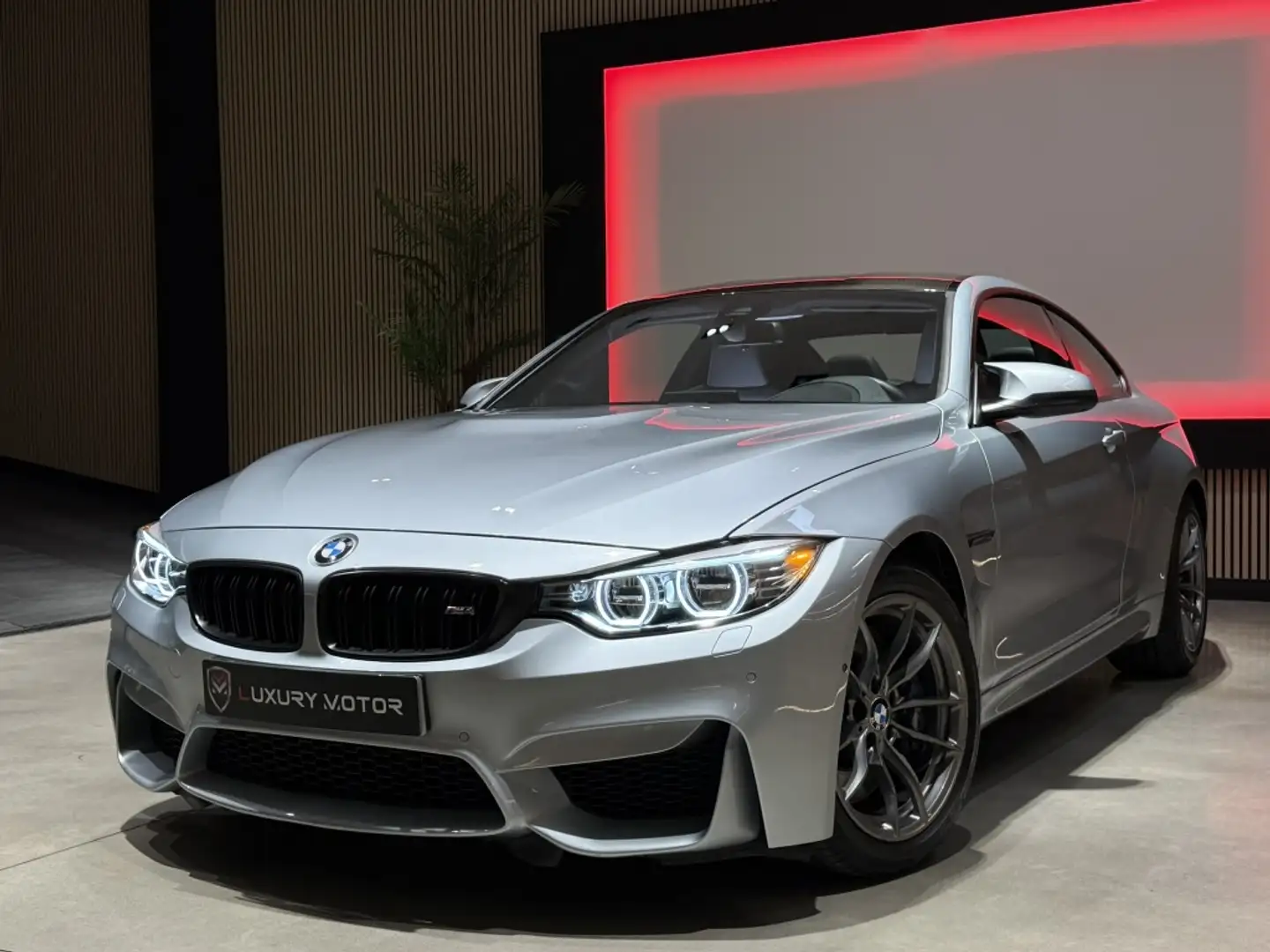 BMW M4 Zilver - 1