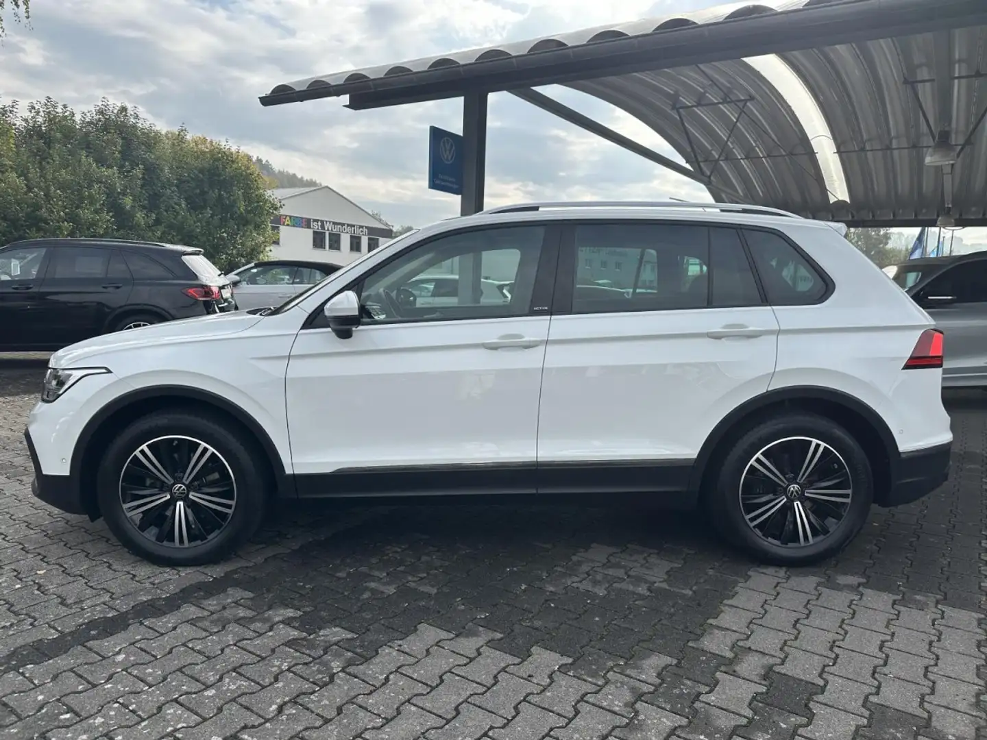 Volkswagen Tiguan 1.5 TSI DSG ACTIVE + REAR-VIEW + NAVI + Garantie b Weiß - 2