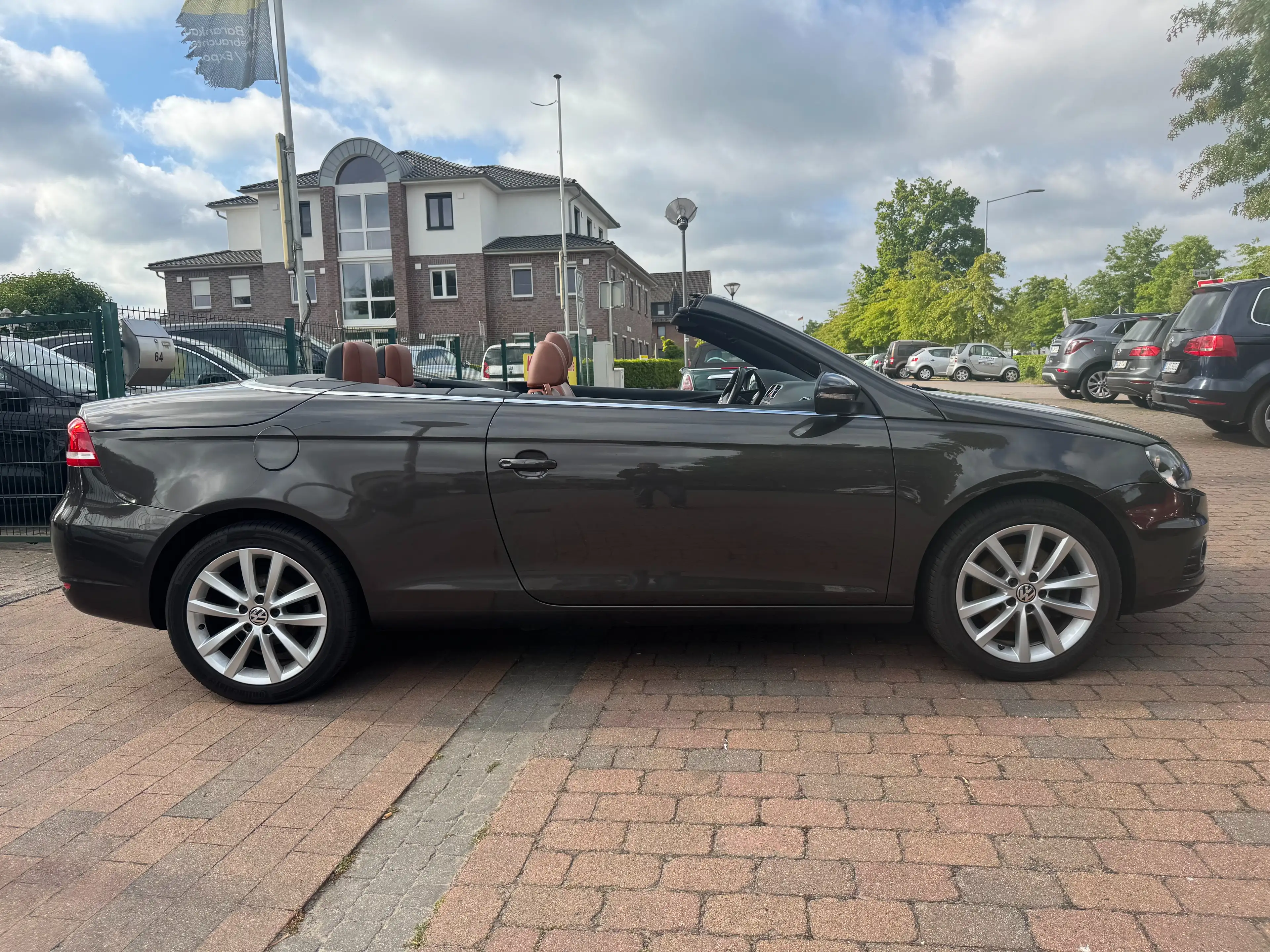 Volkswagen Eos 2.0 TDI Cabiro-AHK-Leder-SHZ-Tempomat+Einparkh — photo 2
