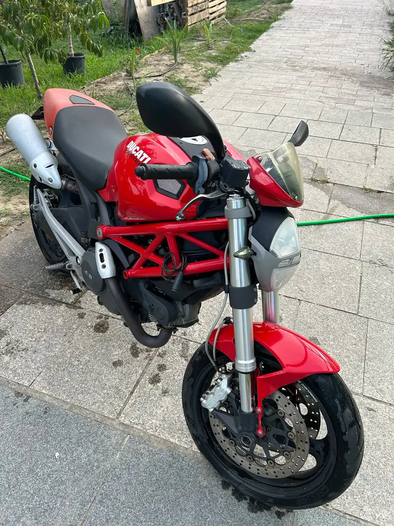 Ducati Monster 696 Roşu - 1