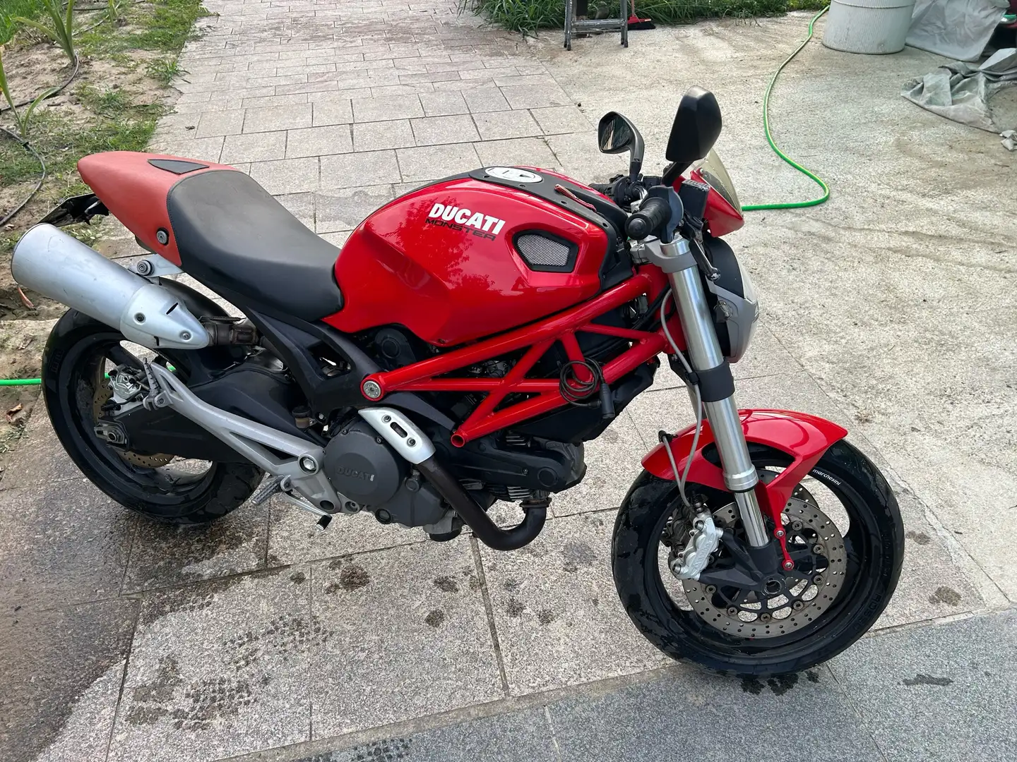 Ducati Monster 696 Roşu - 2