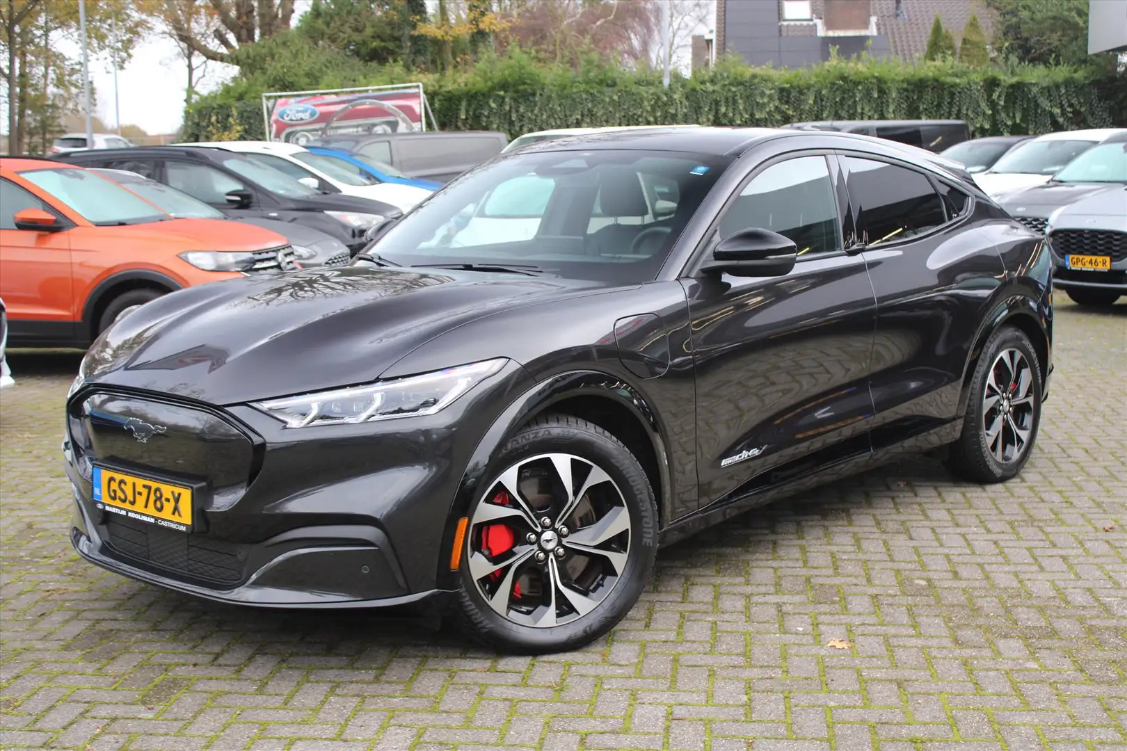 Ford Mustang Mach-E AWD (All Wheel Drive) Premium 98kWh Extended Range Grijs - 2