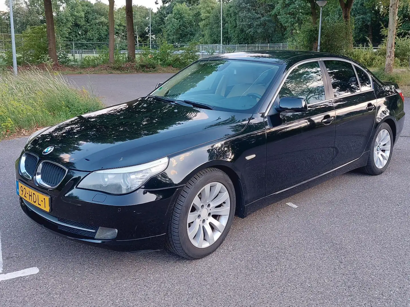 BMW 520 520i Business Line Zwart - 1