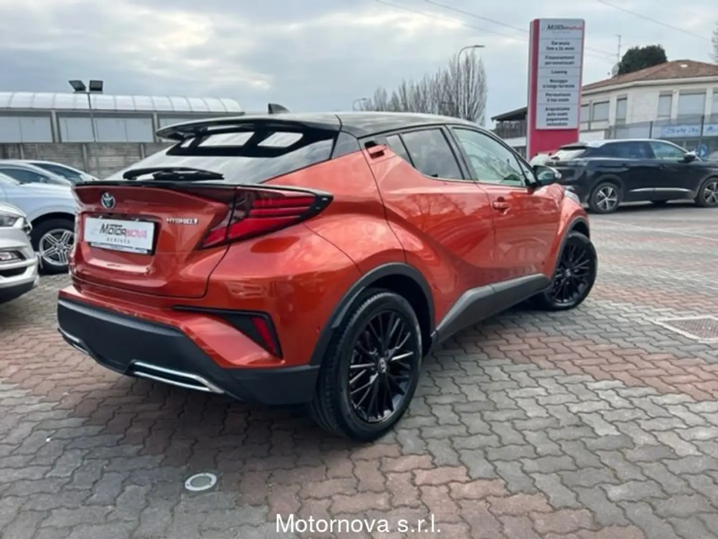 Toyota C-HR 2.0 Hybrid E-CVT Premiere Oranje - 2