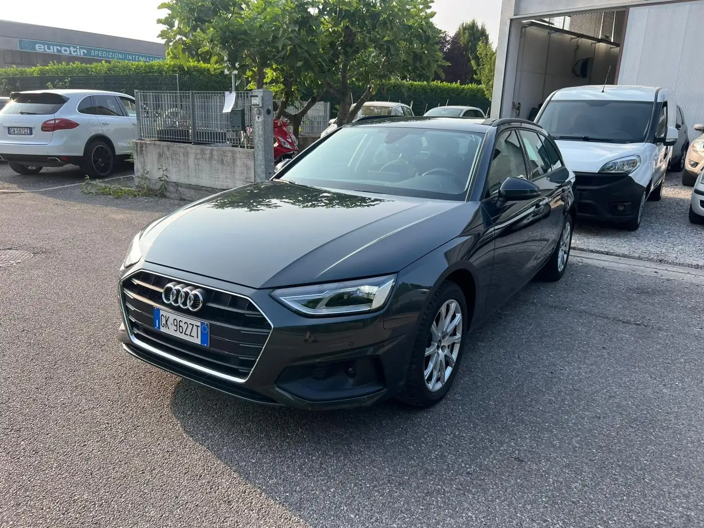Audi A4 audi A4  Avant 30 2.0 tdi Hybrid diesel Business Grigio - 2