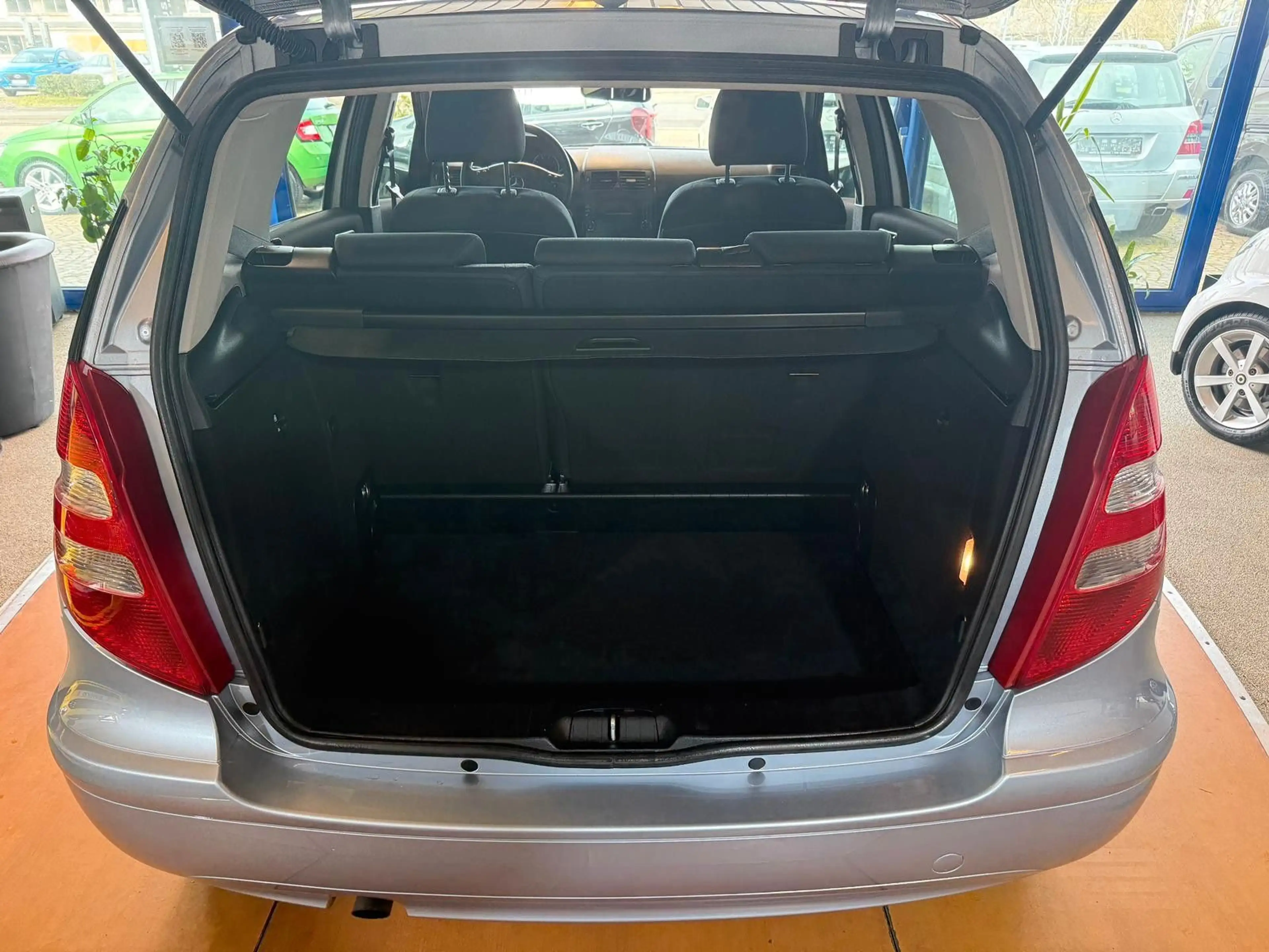Mercedes-Benz A 150 Automatik / Klima / Sitzheizung — photo 11