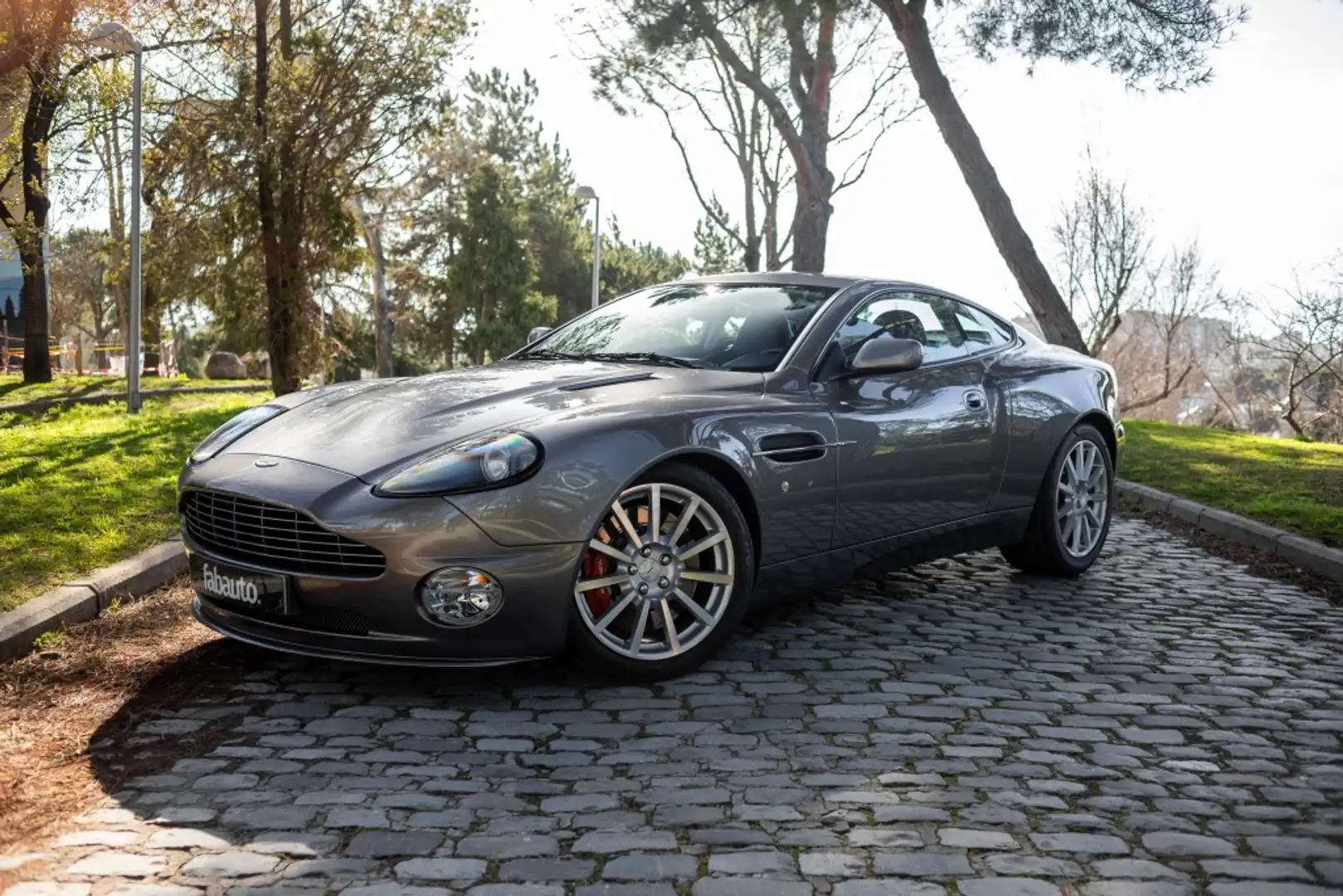 Aston Martin Vanquish S V12 Gris - 1