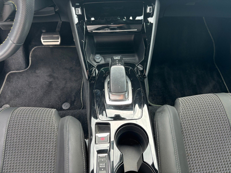 Peugeot e-2008 Allure NAVI SHZ KAMERA WÄRMEPUMPE — photo 15