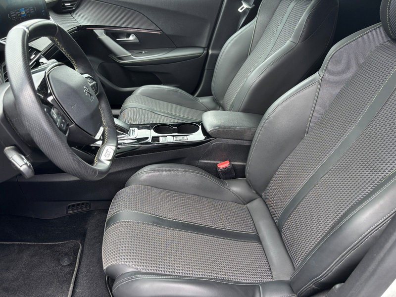 Peugeot e-2008 Allure NAVI SHZ KAMERA WÄRMEPUMPE — photo 9