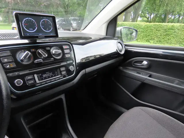 Volkswagen Up! view 15