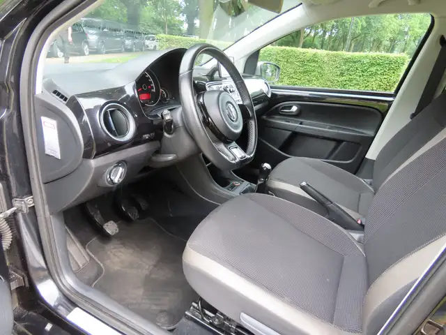 Volkswagen Up! view 8
