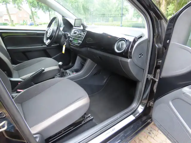 Volkswagen Up! view 9