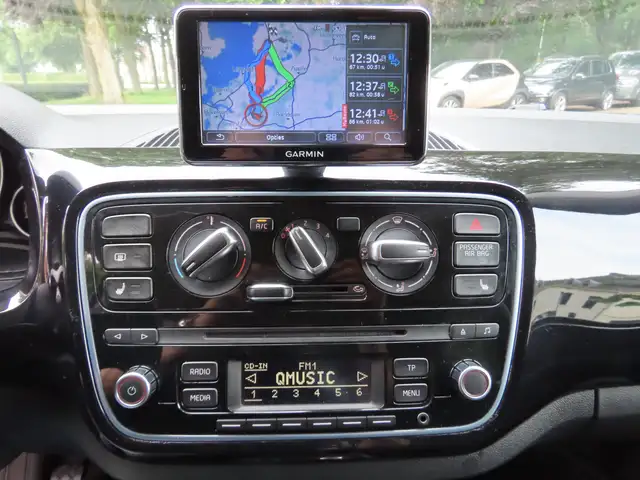 Volkswagen Up! view 13