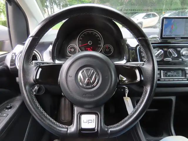 Volkswagen Up! view 12