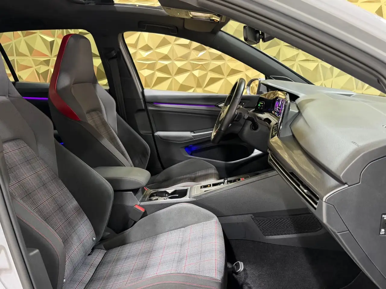Volkswagen Golf GTI — photo 9