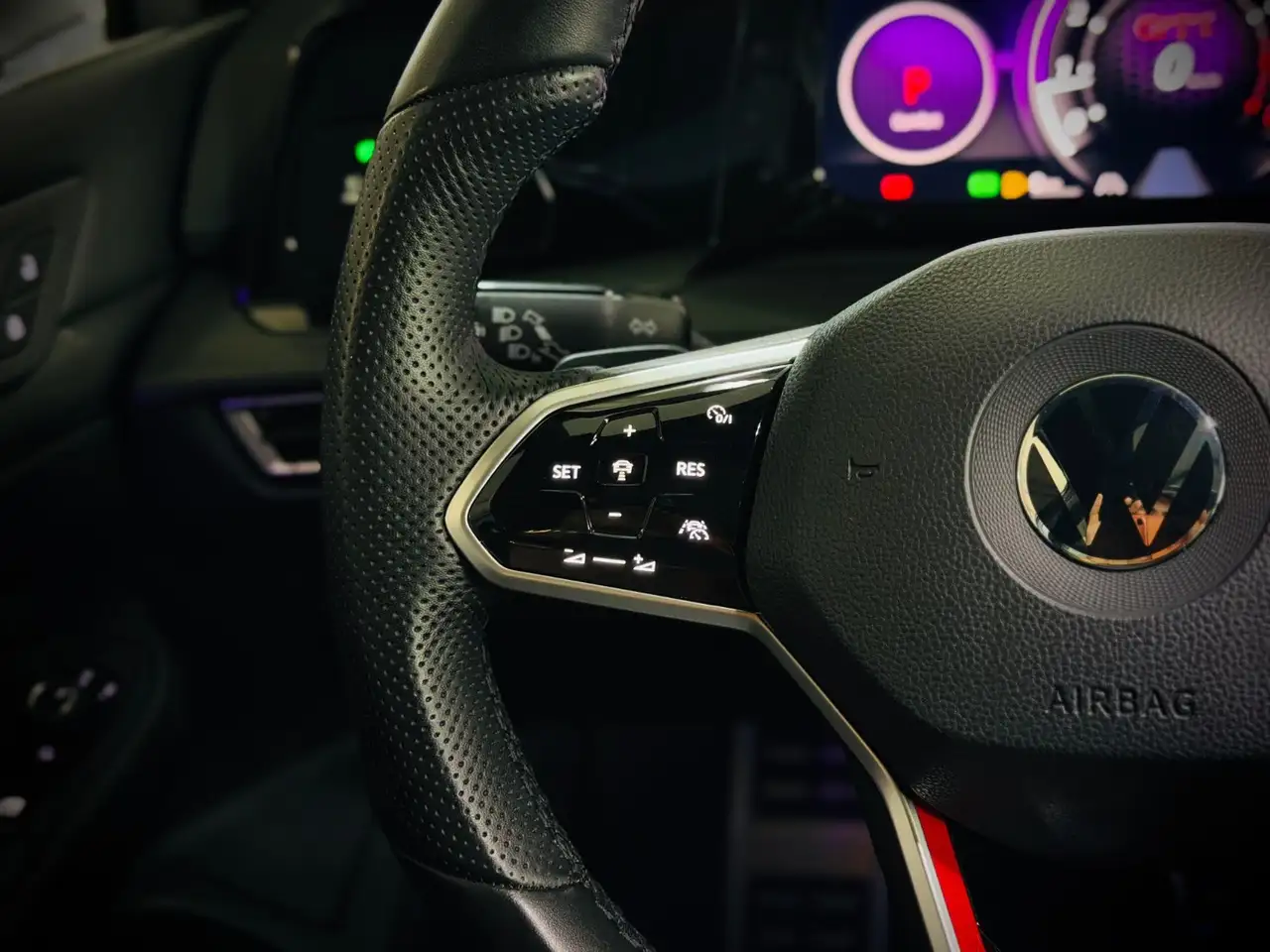 Volkswagen Golf GTI — photo 17