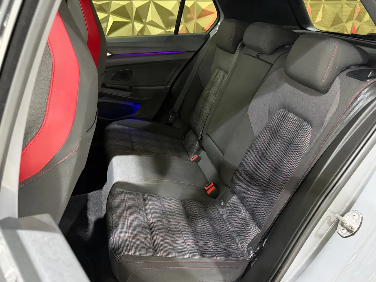 Volkswagen Golf GTI — photo 10