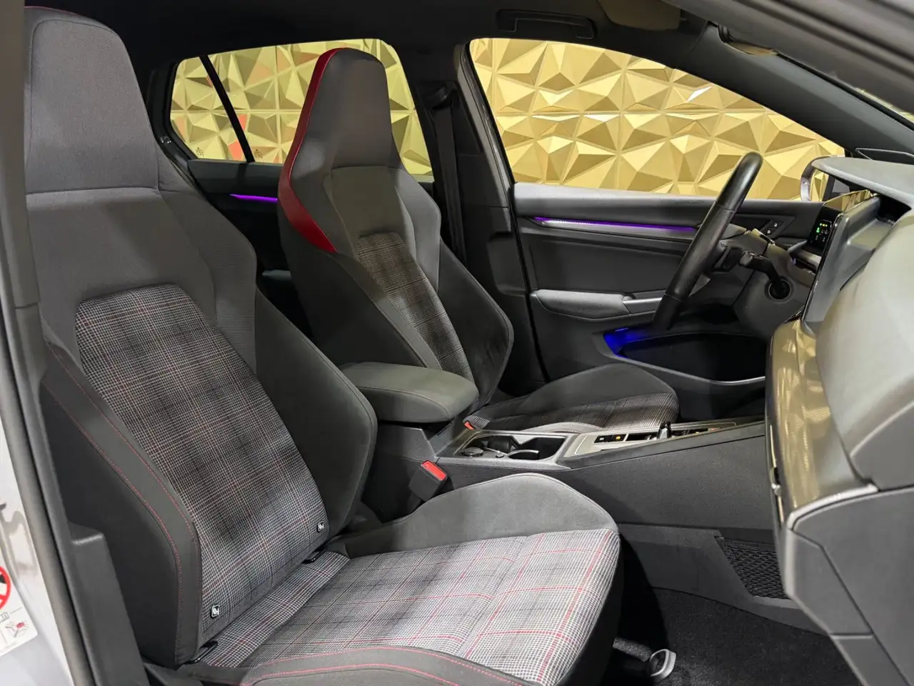 Volkswagen Golf GTI — photo 8