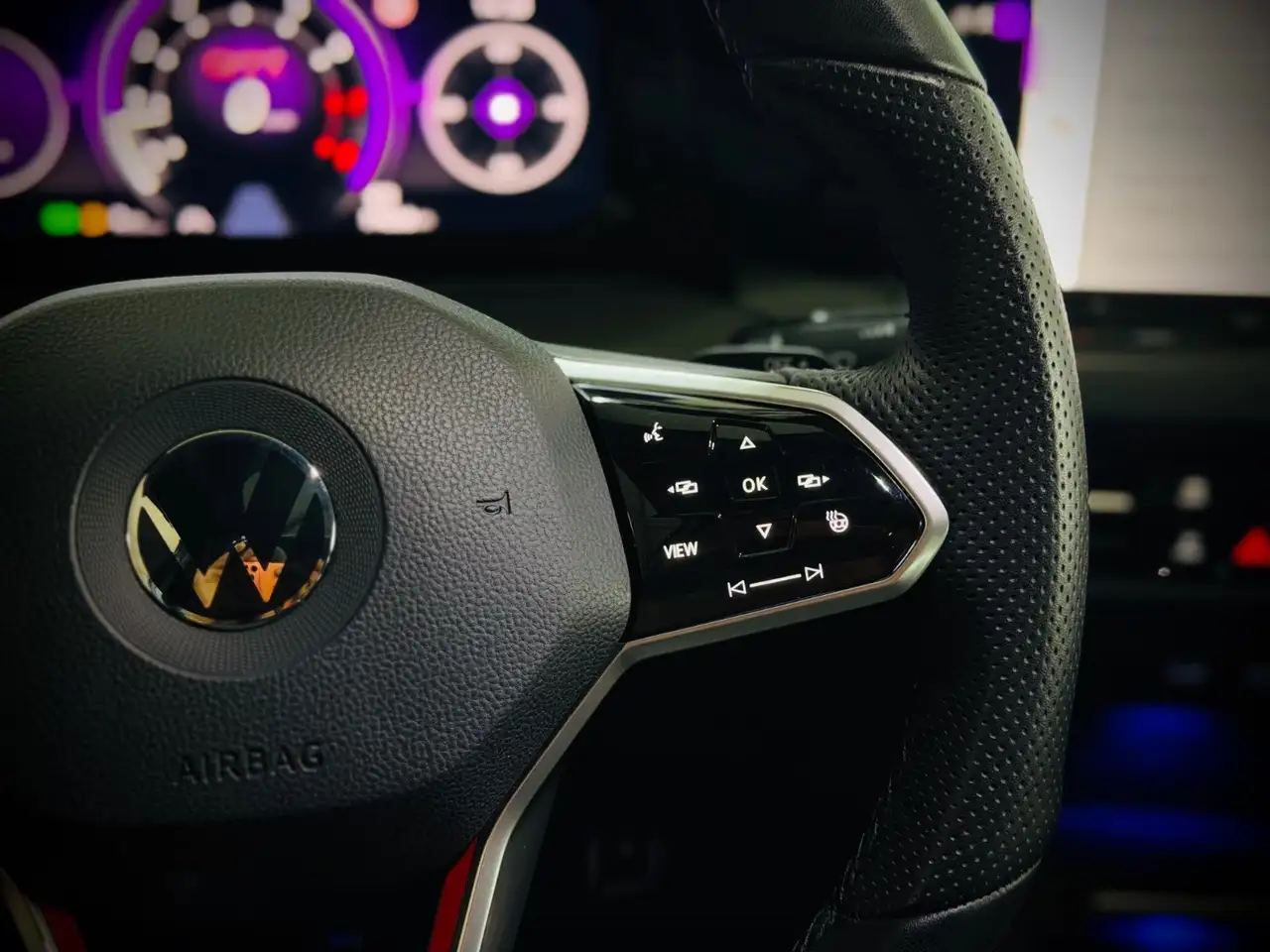 Volkswagen Golf GTI — photo 18