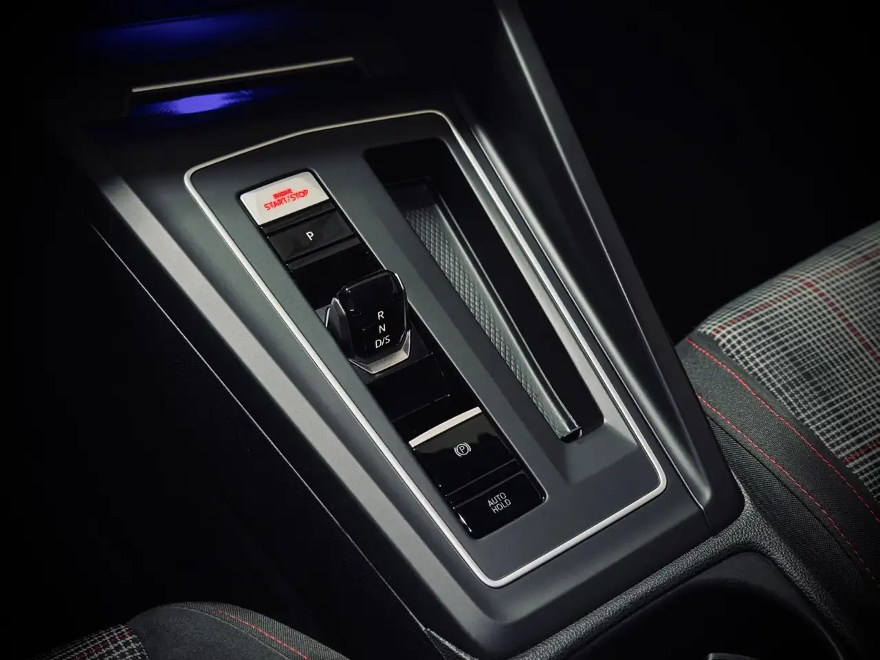 Volkswagen Golf GTI — photo 21