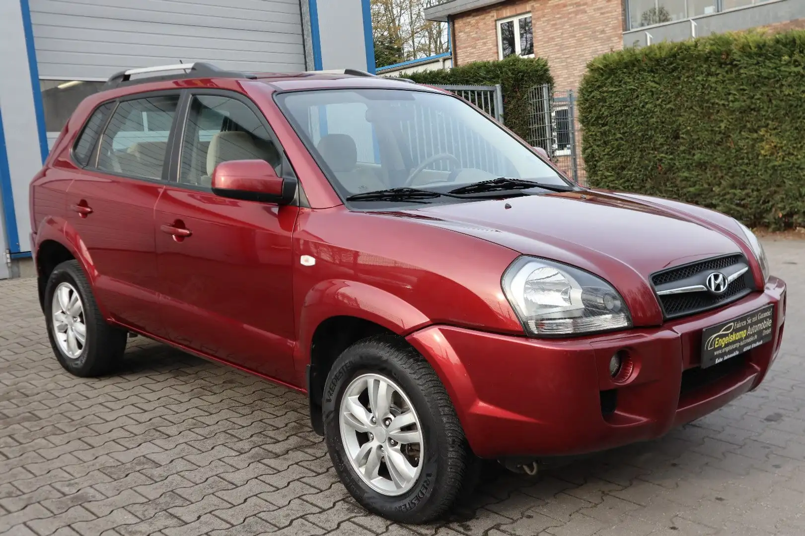 Hyundai TUCSON 2.0 GLS/KLIMA/ALLWETTER/TÜV-SERVICE NEU Rot - 1