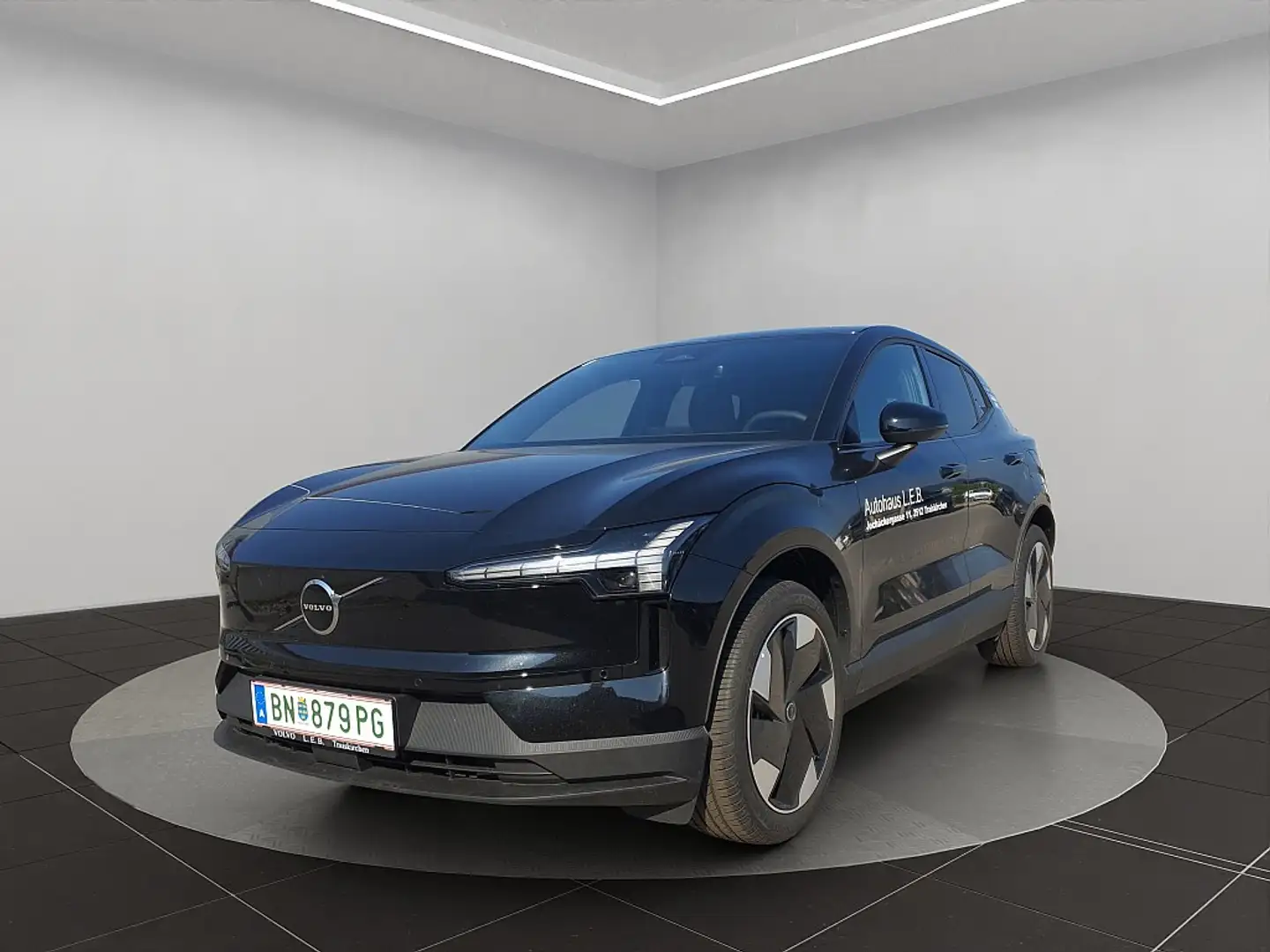Volvo EX30 Single Motor Extended Range 69kWh Plus Nero - 1