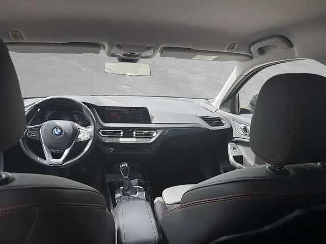 BMW 1 Series view 4