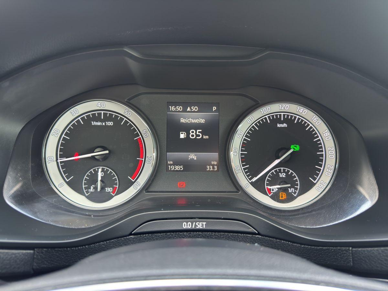 Skoda Karoq Style 1.5 TSI DSG Smart link PDC LED DAB — photo 12