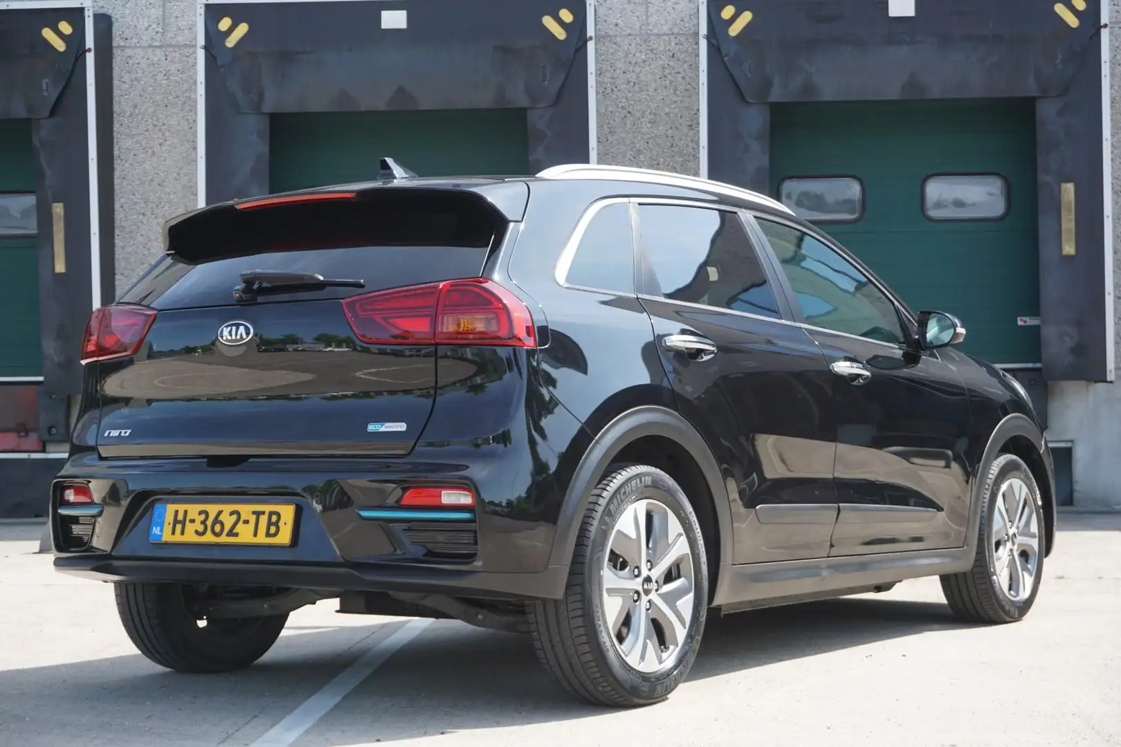 Kia e-Niro 204pk ExecutiveLine 64 kWh | SoH 99% | Stoelverwar Zwart - 2