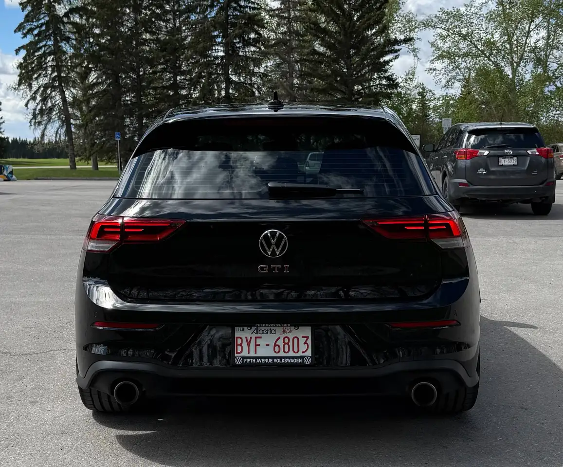 Volkswagen Golf GTI снимка Volkswagen Golf GTI