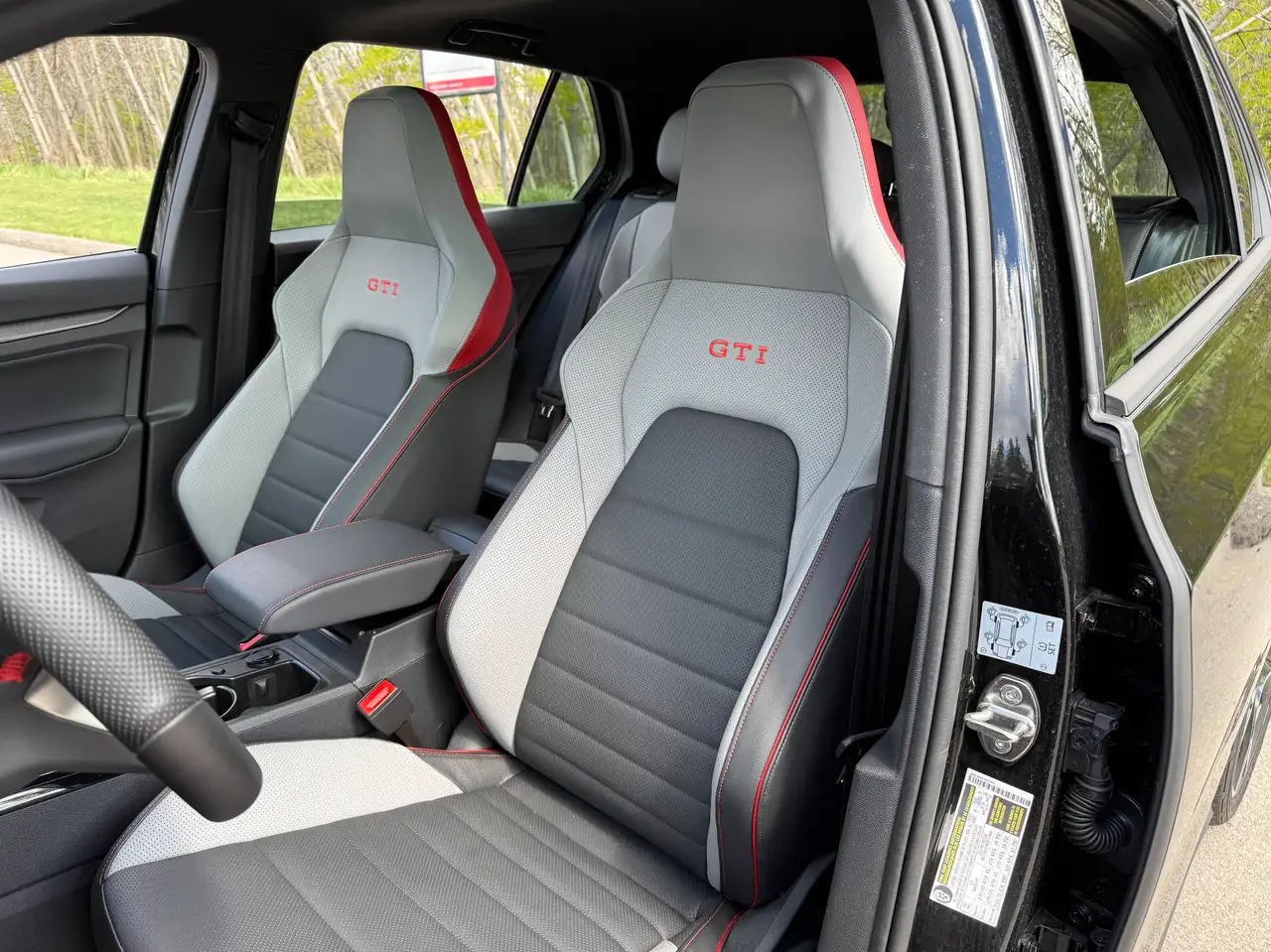 Volkswagen Golf GTI снимка Volkswagen Golf GTI