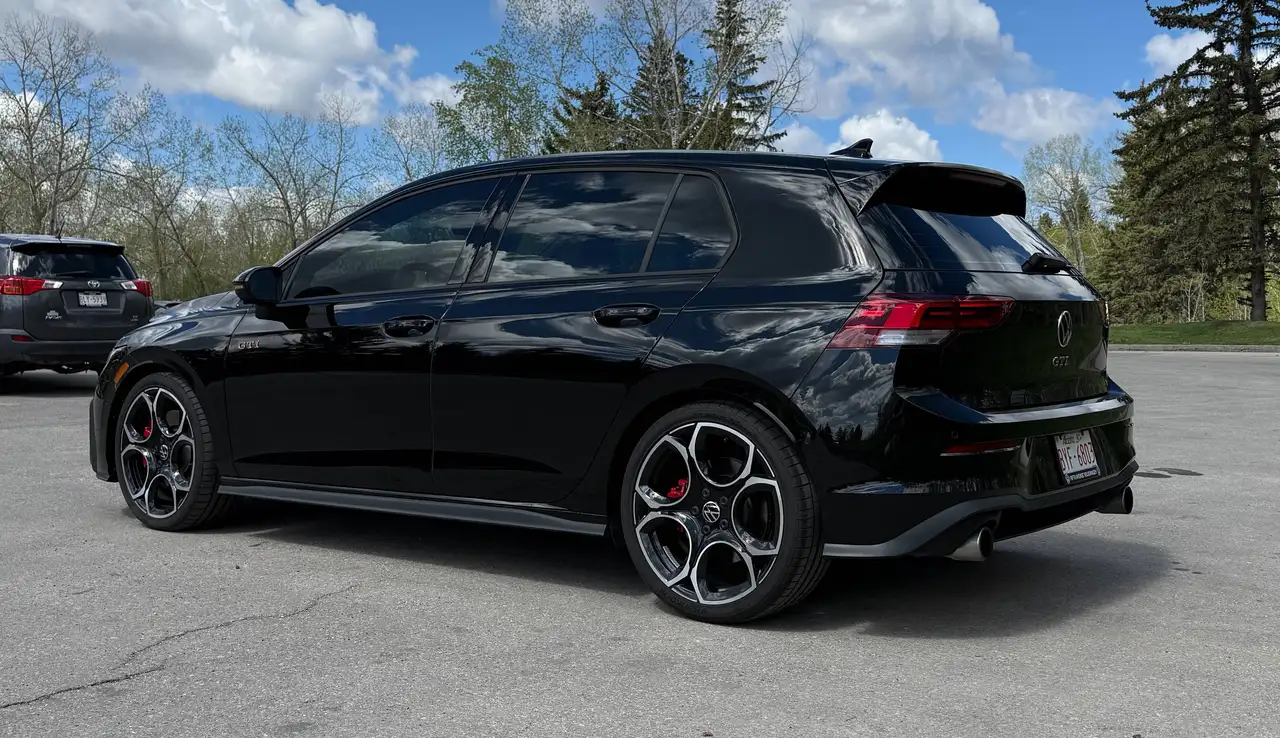 Volkswagen Golf GTI снимка Volkswagen Golf GTI